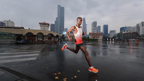 Runner nước ngoài thay đổi cuộc sống nhờ sang Việt Nam chạy bộ