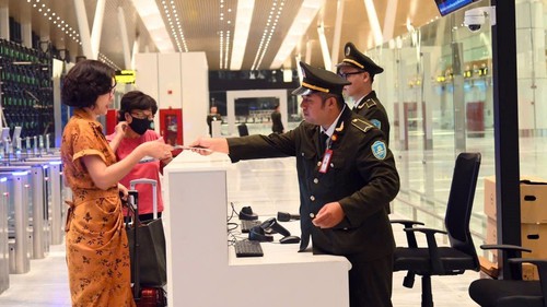 Nhà ga T3 sân bay Tân Sơn Nhất khai thác chuyến bay đầu tiên