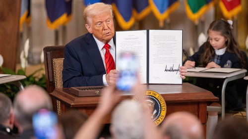 Tổng thống Mỹ Donald Trump đứng đầu danh sách 100 người có ảnh hưởng nhất năm 2025 do Tạp chí Time công bố