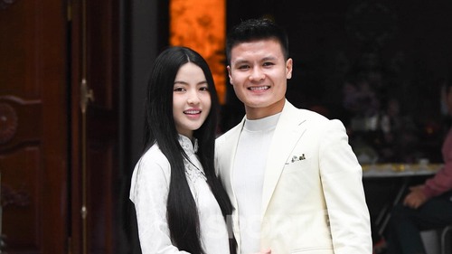 Những nàng WAGs xinh đẹp của các cầu thủ U23 Việt Nam Thường Châu 2018