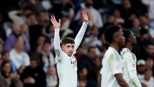 Real Madrid giành chiến thắng ở phút 90+3, tiếp tục bám đuổi Barca
