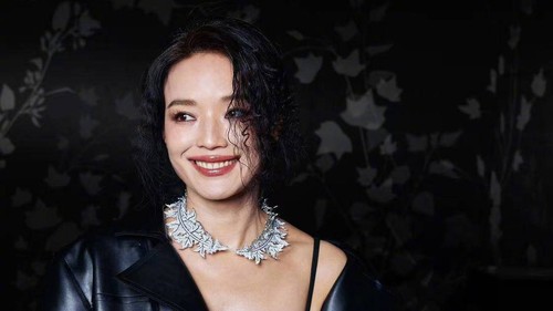 "Nghiêm khắc với mình, rộng lượng với người": Thư Kỳ chia sẻ chiêm nghiệm sống ở tuổi 49