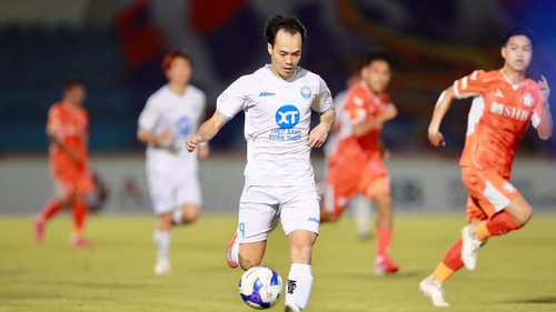Nam Định hòa như thua, bị Hà Nội FC áp sát ở V-League