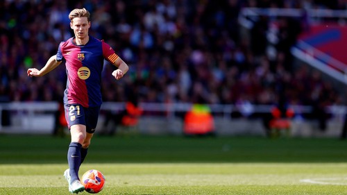 De Jong đang là điểm yếu của Barca