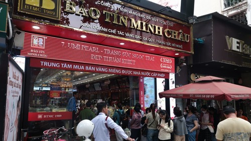Giá vàng tiếp tục bật tăng mạnh