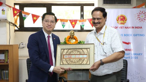 50 năm Thống nhất đất nước: Quảng bá hình ảnh đất nước qua những trang sách hào hùng