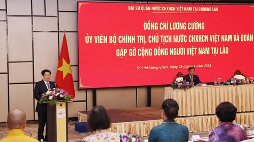 Chủ tịch nước Lương Cường gặp gỡ cộng đồng và doanh nghiệp Việt Nam tại Lào