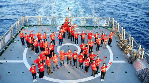 “Chuyến tàu Đại đoàn kết” - Hải trình đưa kiều bào ra thăm Trường Sa và Nhà giàn DK1