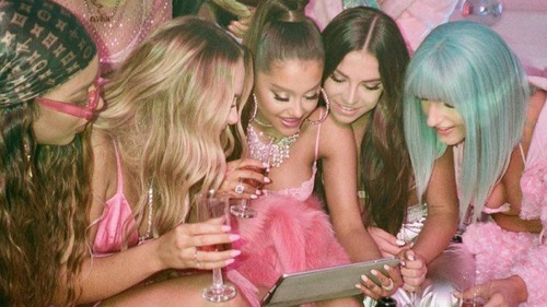 Ca khúc "7 Rings" của Ariana Grande: Đùa vui trên những nốt nhạc, xua tan mọi nỗi sầu lo