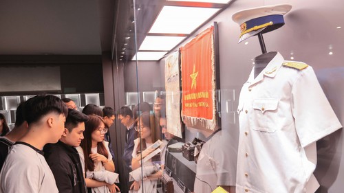 Chào tuần mới: Khi giới trẻ bộc lộ tình yêu nước
