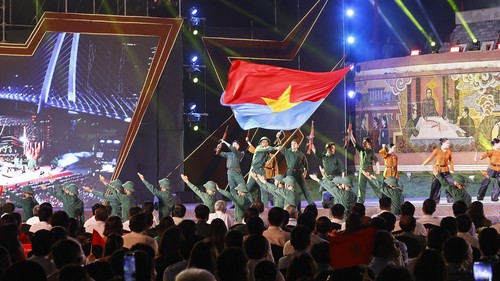 50 năm thống nhất đất nước: Cầu truyền hình chính luận nghệ thuật "Vang mãi khúc khải hoàn"