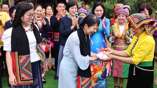 Hai Phu nhân Thủ tướng Việt Nam và Nhật Bản thăm Làng Văn hóa - Du lịch các dân tộc Việt Nam