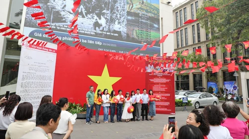 TTXVN huy động sự tham gia tổng lực trên các kênh thông tin chào mừng 50 năm Ngày thống nhất non sông
