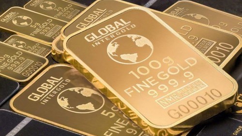 Giá vàng giảm khi lo ngại về thuế quan dịu bớt