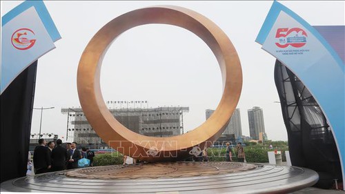 Khánh thành Biểu tượng hữu nghị quốc tế Thành phố Hồ Chí Minh