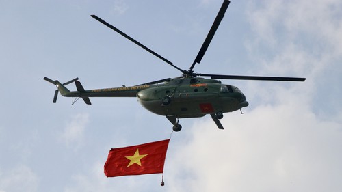 Các phi đội trực thăng cất cánh: Thành phố Hồ Chí Minh rực rỡ sao vàng