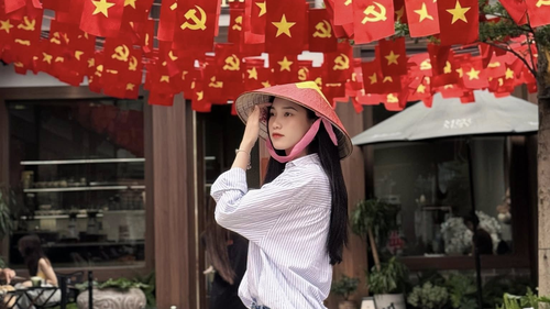 Tin nóng thể thao tối 30/4: Tuyển thủ bóng chuyền nữ Việt Nam đẹp rạng ngời mừng đại lễ; MU đón tin vui