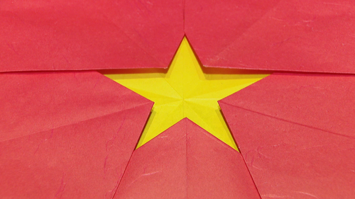 Origami cờ Tổ quốc – Phiên bản kỷ niệm 50 năm thống nhất đất nước