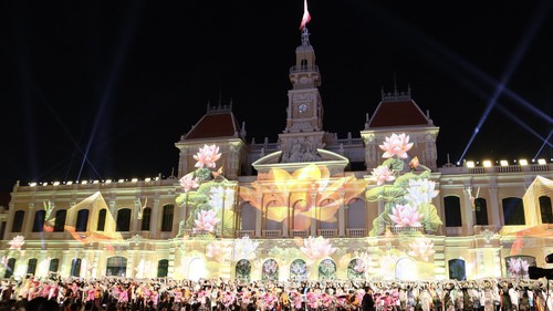 Trình chiếu 3D Mapping kết hợp Vũ điệu khăn rằn “Sắc màu thành phố Bác”