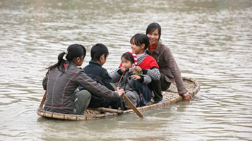 Cuộc sống sau ống kính: "Sông sâu chớ lội, đò đầy chớ qua"…