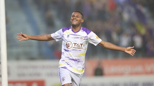 Bóng đá Hà Nội tăng tốc trong cuộc đua vô địch V-League