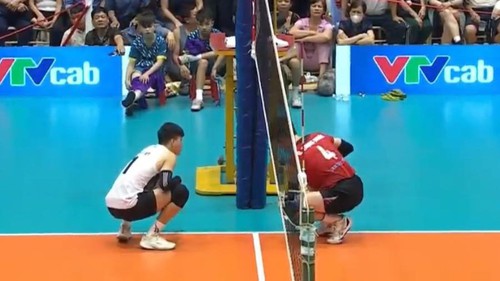 Tin nóng thể thao sáng 9/4: Tranh cãi gay gắt ở trận chung kết bóng chuyền Việt Nam diễn ra tới rạng sáng, hàng loạt CĐV lên tiếng