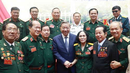 Tổng Bí thư gặp mặt cựu chiến binh, thanh niên xung phong tham gia kháng chiến chống Mỹ 