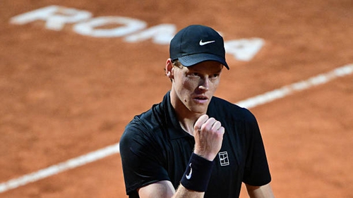 Sinner vào tứ kết Roma Masters, đạt cột mốc ấn tượng hơn cả Federer, Nadal, và Djokovic