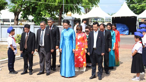 Bác Hồ trong trái tim cộng đồng người Việt Nam tại Lào
