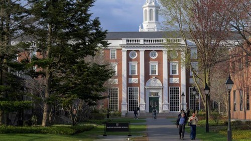 Mỹ giảm thêm hơn 400 triệu USD tiền tài trợ cho trường Đại học Harvard