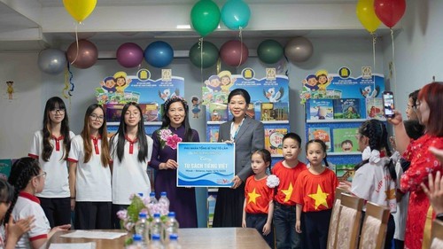Phu nhân Ngô Phương Ly thăm lớp học tiếng Việt và Bảo tàng quốc gia Belarus