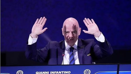 Chủ tịch FIFA bị chỉ trích vì đến muộn đại hội, nhiều thành viên bỏ ra ngoài