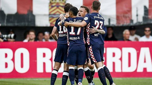PSV vượt mặt Ajax để vô địch Hà Lan theo cách không thể kịch tính hơn
