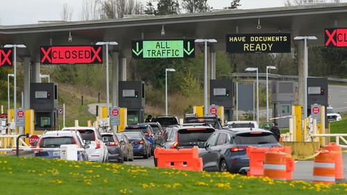 Canada tạm dừng áp thuế trả đũa đối với Mỹ