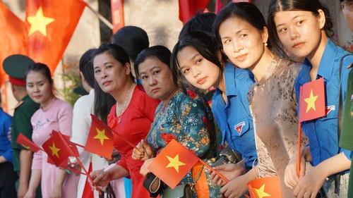 Đà Nẵng rực rỡ cờ hoa đón chào đoàn tàu chở các chiến sỹ diễu binh trở về