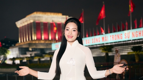 Huyền Trang Sao Mai kể lại khoảnh khắc xúc động hát bên Lăng Bác
