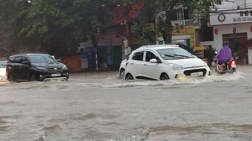 Bắc Bộ và Bắc Trung Bộ mưa lớn, cảnh báo nguy cơ lũ quét, sạt lở ở 15 tỉnh