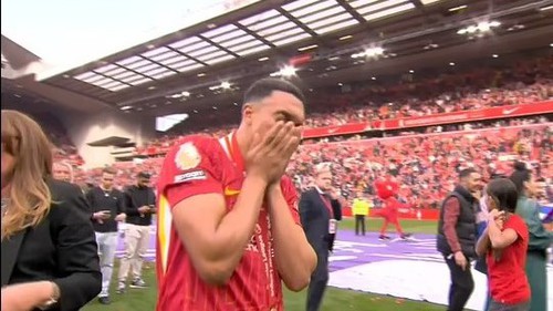 Trent Alexander-Arnold bật khóc chia tay Liverpool sau danh hiệu Premier League