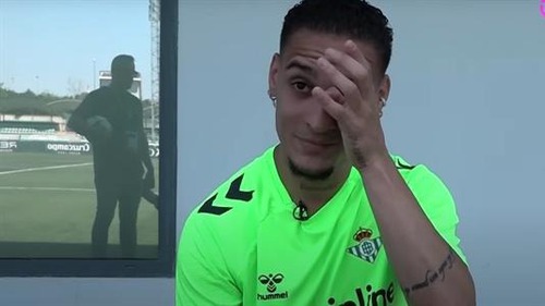 Antony bật khóc khi nói về những ngày đen tối nhất ở MU