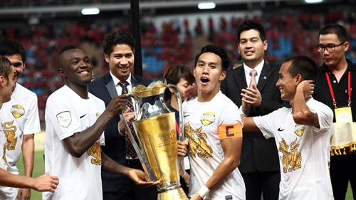 Đội bóng Đông Nam Á đánh bại MU để giành Cúp, 'truyền nhân của Sir Alex' nhận thất bại đầu tiên khi kế nhiệm