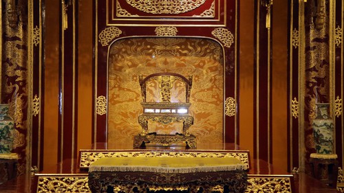 Hồi chuông cảnh báo sau vụ việc Ngai vua Triều Nguyễn bị xâm hại