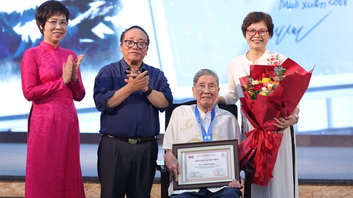 Trực tiếp Lễ trao Giải thưởng Thiếu nhi Dế Mèn lần 6 - 2025 