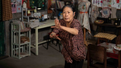 "Bà ngoại" NSƯT Kim Phương nhí nhảnh, hóm hỉnh trong "Lật mặt 8"