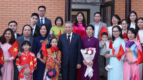 Tổng Bí thư Tô Lâm gặp gỡ cán bộ Đại sứ quán và cộng đồng người Việt Nam tại Kazakhstan