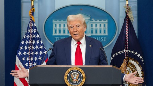 Tổng thống D. Trump: Áp thuế 100% với phim sản xuất ngoài nước Mỹ