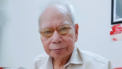Nhà văn Đoàn Minh Tuấn: Những gian truân của đất nước chỉ làm tăng thêm sức mạnh ngòi bút