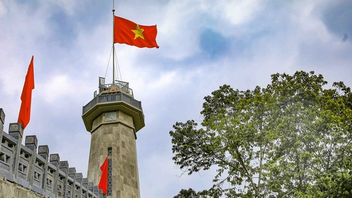 Lịch sử vang vọng trên đỉnh cột cờ A Pa Chải