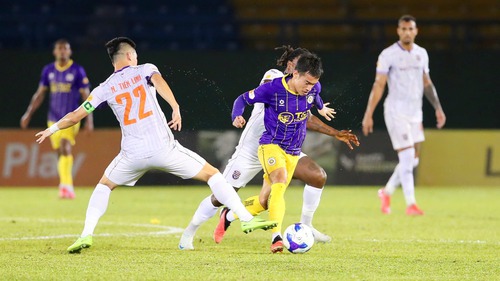 Quả bóng Vàng Việt Nam 'mất hút' sau khi nhận giải, cơ hội có đến với Công Phượng?