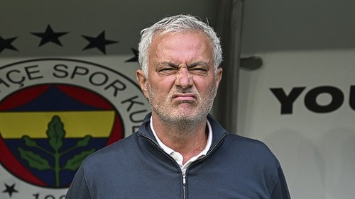 Mourinho lại bị bẽ mặt khi hai học trò từ chối ra sân