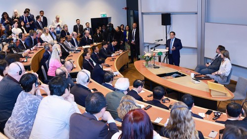 Thủ tướng phát biểu về chính sách tại Đại học Kinh tế Stockholm